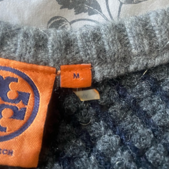 Sweaters - Picture 3 of 5